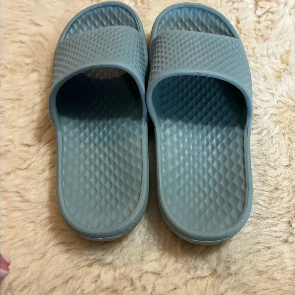 Crane Sandals in Green size 7